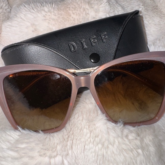 Diff Becky2 sunglasses Light neatral brown/grey Sunglasses with Black Case - Picture 3 of 8